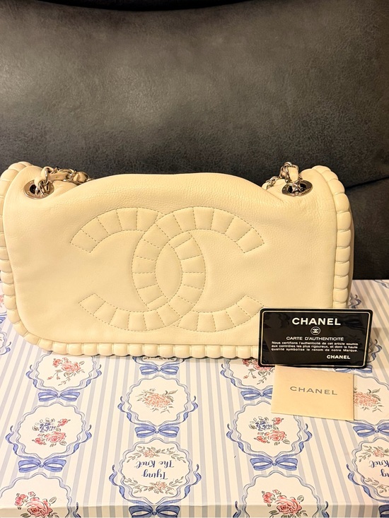 CHANEL Handbags - CHANEL Cream Quilted Lambskin Shoulder Bag with silver-tone Chain